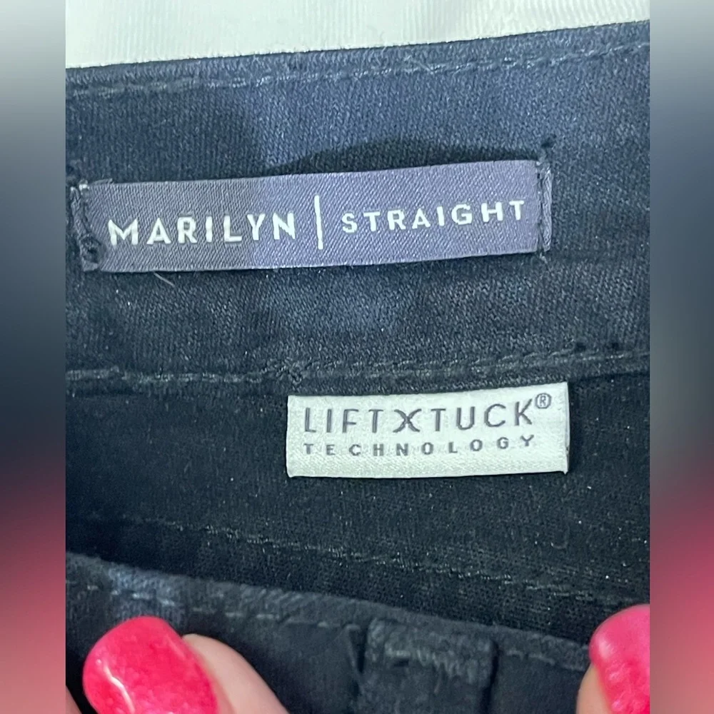 NYDJ jeans size 6 Marilyn Straight Black Bling Pockets PERFECT 🖤🖤🖤‎